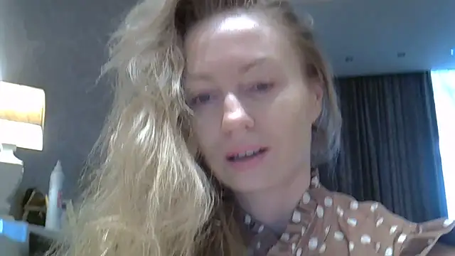 Snapshot of ZarinaSwift chatting on 05.22.26 ZarinaSwift online show from 05.22.26