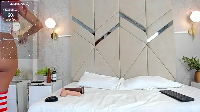 LiaVelez online show from 10.15.25