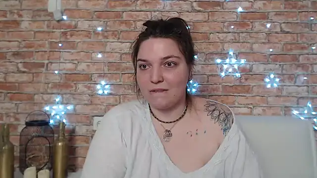 Snapshot of Amelia_Kiss_ chatting on 02.05.25 Amelia Kiss  online show from 02.05.25