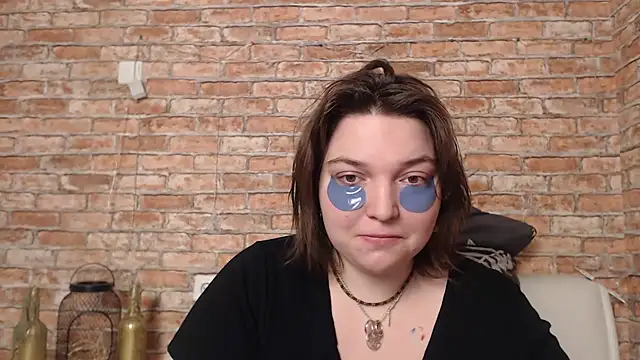 Snapshot of Amelia_Kiss_ chatting on 02.13.25 Amelia Kiss  online show from 02.13.25