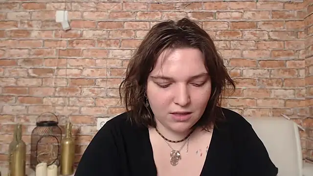 Snapshot of Amelia_Kiss_ chatting on 02.13.25 Amelia Kiss  online show from 02.13.25