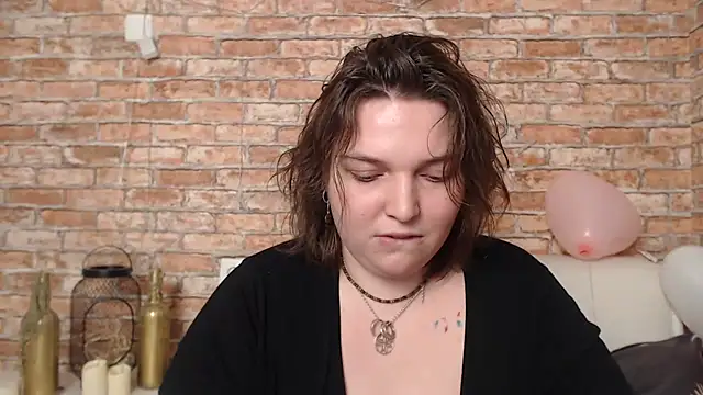 Snapshot of Amelia_Kiss_ chatting on 02.13.25 Amelia Kiss  online show from 02.13.25