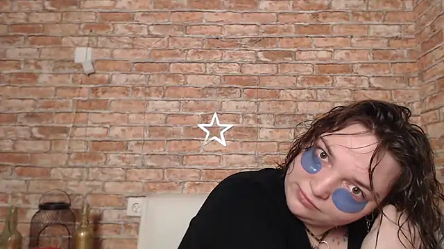 Snapshot of Amelia_Kiss_ chatting on 02.14.25 Amelia Kiss  online show from 02.14.25