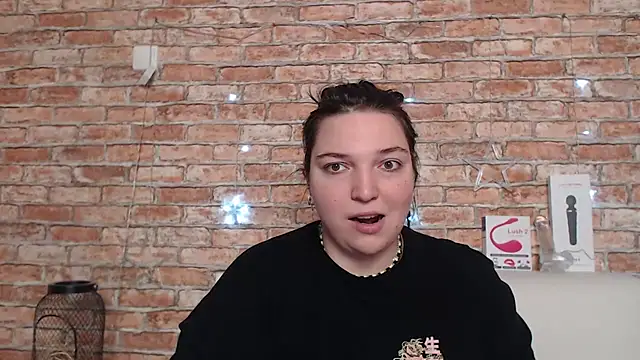 Snapshot of Amelia_Kiss_ chatting on 09.19.25 Amelia Kiss  online show from 09.19.25