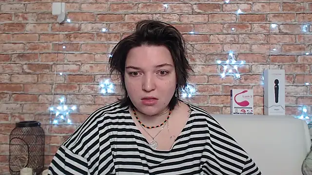 Snapshot of Amelia_Kiss_ chatting on 09.24.25 Amelia Kiss  online show from 09.24.25