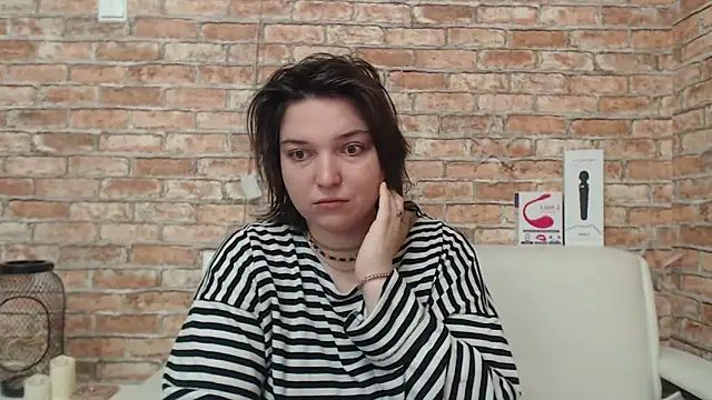 Snapshot of Amelia_Kiss_ chatting on 10.23.25 Amelia Kiss  online show from 10.23.25