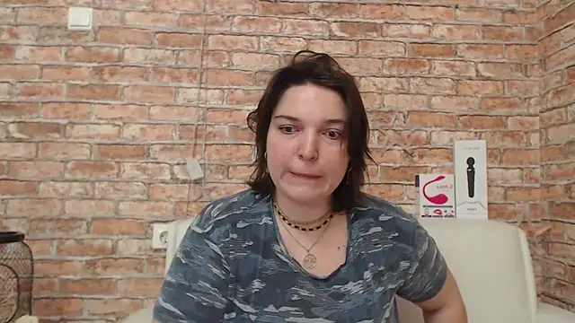 Snapshot of Amelia_Kiss_ chatting on 10.25.25 Amelia Kiss  online show from 10.25.25