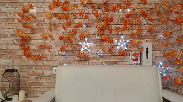 Amelia Kiss  online show from 11.13.25