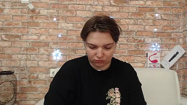 Amelia Kiss  online show from 03.13.26