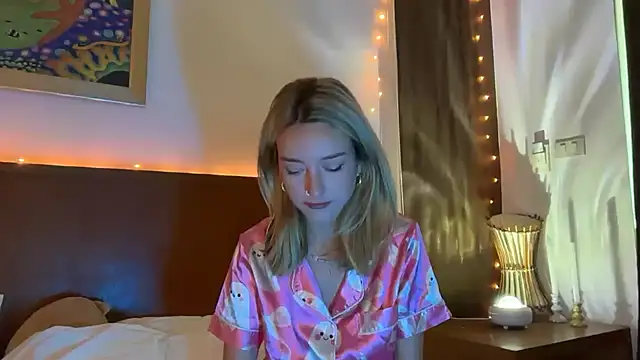 SirenaBelle online show from 11.04.25