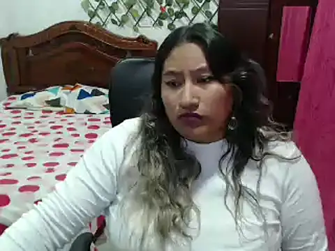 EmilyLove1014 online show from 12.24.24