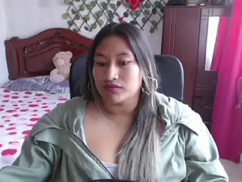 EmilyLove1014 online show from 01.01.25