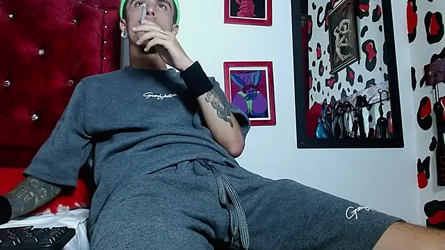 Aaron BigDickxxx online show from 12.04.24