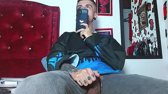 Aaron BigDickxxx online show from 12.11.24