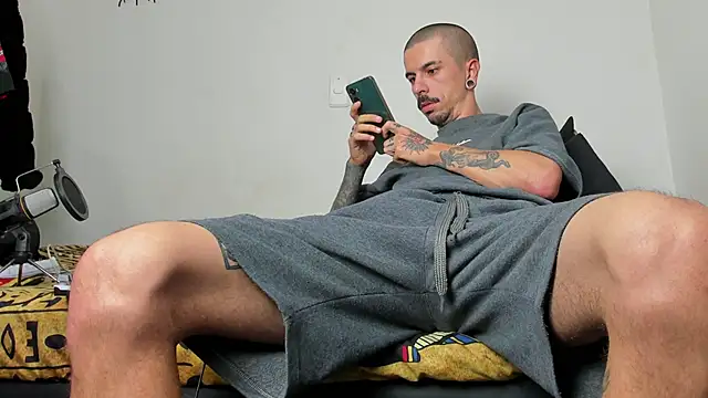 Aaron BigDickxxx online show from 03.10.26