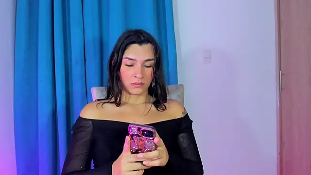 Snapshot of Camila_Coxx chatting on 01.05.25 Camila Coxx online show from 01.05.25
