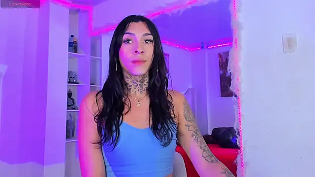 Snapshot of Camila_Coxx chatting on 10.18.25 Camila Coxx online show from 10.18.25