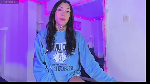 Snapshot of Camila_Coxx chatting on 10.28.25 Camila Coxx online show from 10.28.25