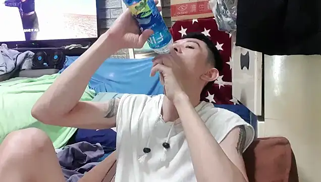 Snapshot of JJjing chatting on 10.03.25 JJjing online show from 10.03.25