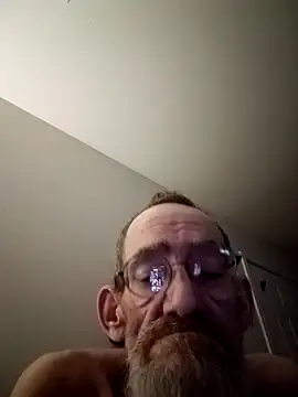 Snapshot of cruzer4u chatting on 10.31.25 cruzer4u online show from 10.31.25