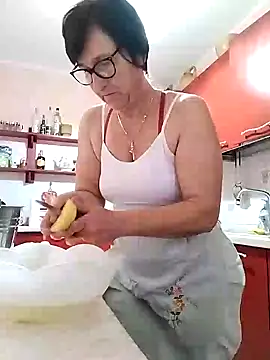 Snapshot of passione503 chatting on 12.31.24 passione503 online show from 12.31.24