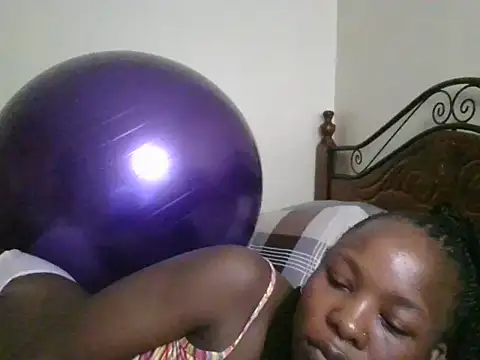 Snapshot of Sonnia_ chatting on 02.14.25 Sonnia online show from 02.14.25