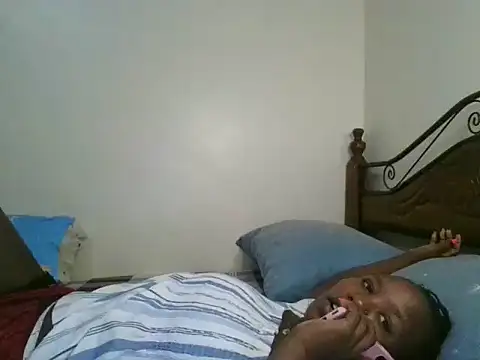 Snapshot of Sonnia_ chatting on 02.25.25 Sonnia online show from 02.25.25