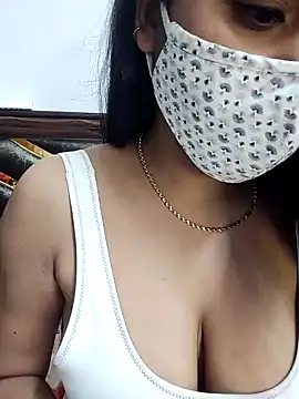 Snapshot of Gloie4u chatting on 02.04.25 Gloie4u online show from 02.04.25