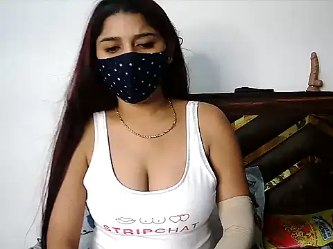 Snapshot of Gloie4u chatting on 10.31.25 Gloie4u online show from 10.31.25