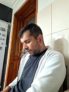 Snapshot of hornny1995 chatting on 09.30.25 hornny1995 online show from 09.30.25