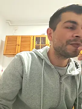 Snapshot of hornny1995 chatting on 10.31.25 hornny1995 online show from 10.31.25