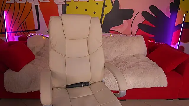 Snapshot of LiaBrazzerr chatting on 10.16.25 LiaBrazzerr online show from 10.16.25