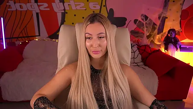 Snapshot of LiaBrazzerr chatting on 10.29.25 LiaBrazzerr online show from 10.29.25