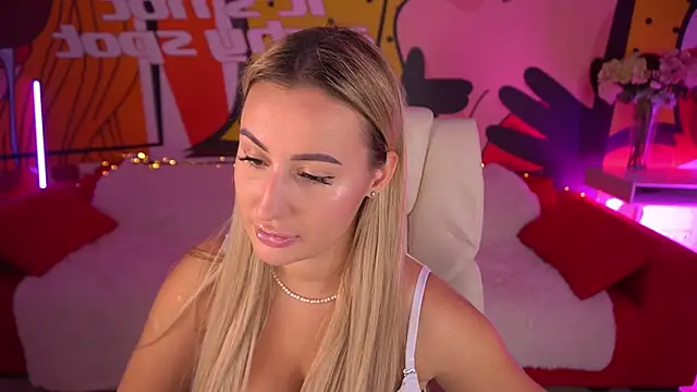 Snapshot of LiaBrazzerr chatting on 11.03.25 LiaBrazzerr online show from 11.03.25