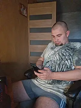 Foxyshaved online show from 10.03.25