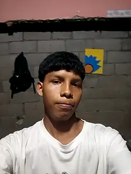 Snapshot of brayanffff chatting on 10.28.25 brayanffff online show from 10.28.25