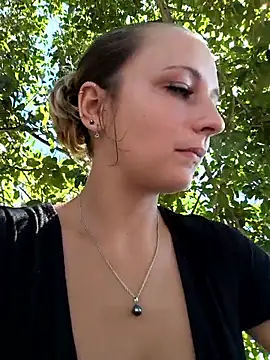 Snapshot of emma4xxx chatting on 04.17.26 emma4xxx online show from 04.17.26