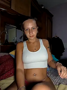 Snapshot of emma4xxx chatting on 04.30.26 emma4xxx online show from 04.30.26