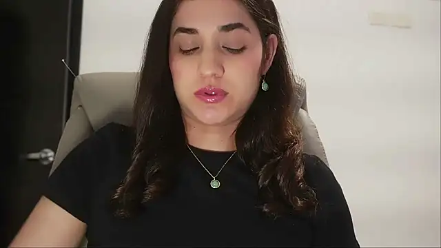 CuteeRose online show from 04.15.26