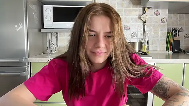 Snapshot of mia___mi chatting on 02.21.25 mia   mi online show from 02.21.25