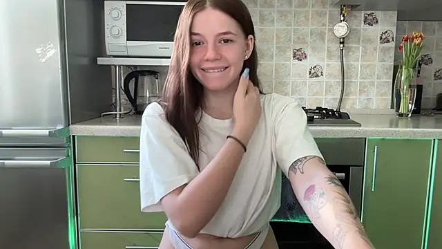 Snapshot of mia___mi chatting on 03.10.25 mia   mi online show from 03.10.25