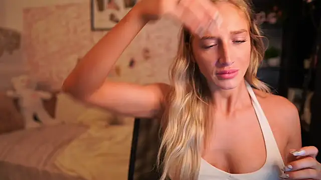 Nicolette  Shea  online show from 11.27.25