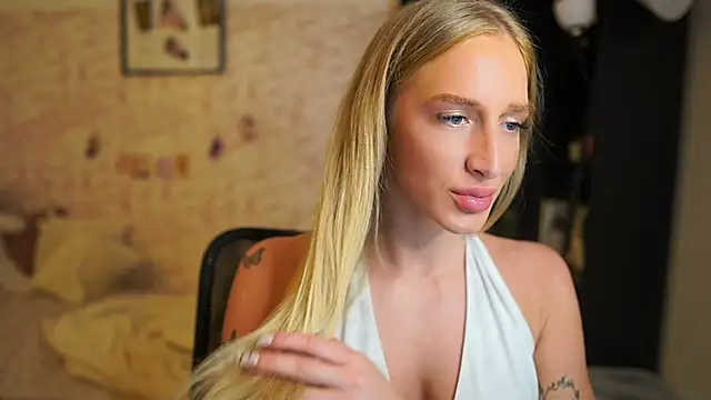 Nicolette  Shea  online show from 11.29.25