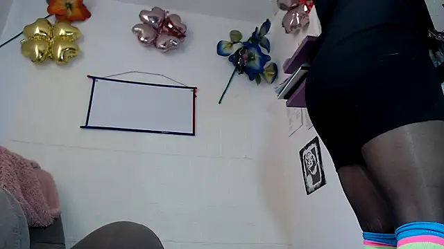 Snapshot of fantasty_nylon chatting on 10.15.25 fantasty nylon online show from 10.15.25