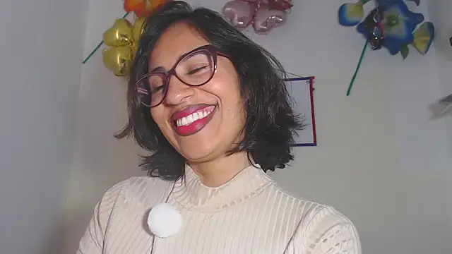 Snapshot of fantasty_nylon chatting on 10.18.25 fantasty nylon online show from 10.18.25