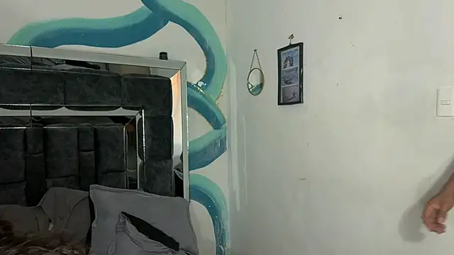 Snapshot of Hells_bells chatting on 11.01.25 Hells bells online show from 11.01.25