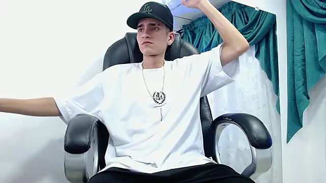 Ethan Booy online show from 12.07.24