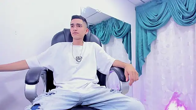 Ethan Booy online show from 01.08.25
