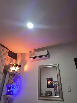 Snapshot of ZarahEvans chatting on 02.13.25 ZarahEvans online show from 02.13.25