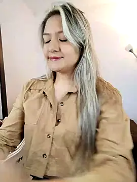 Snapshot of valeriahunter1 chatting on 12.26.24 valeriahunter1 online show from 12.26.24